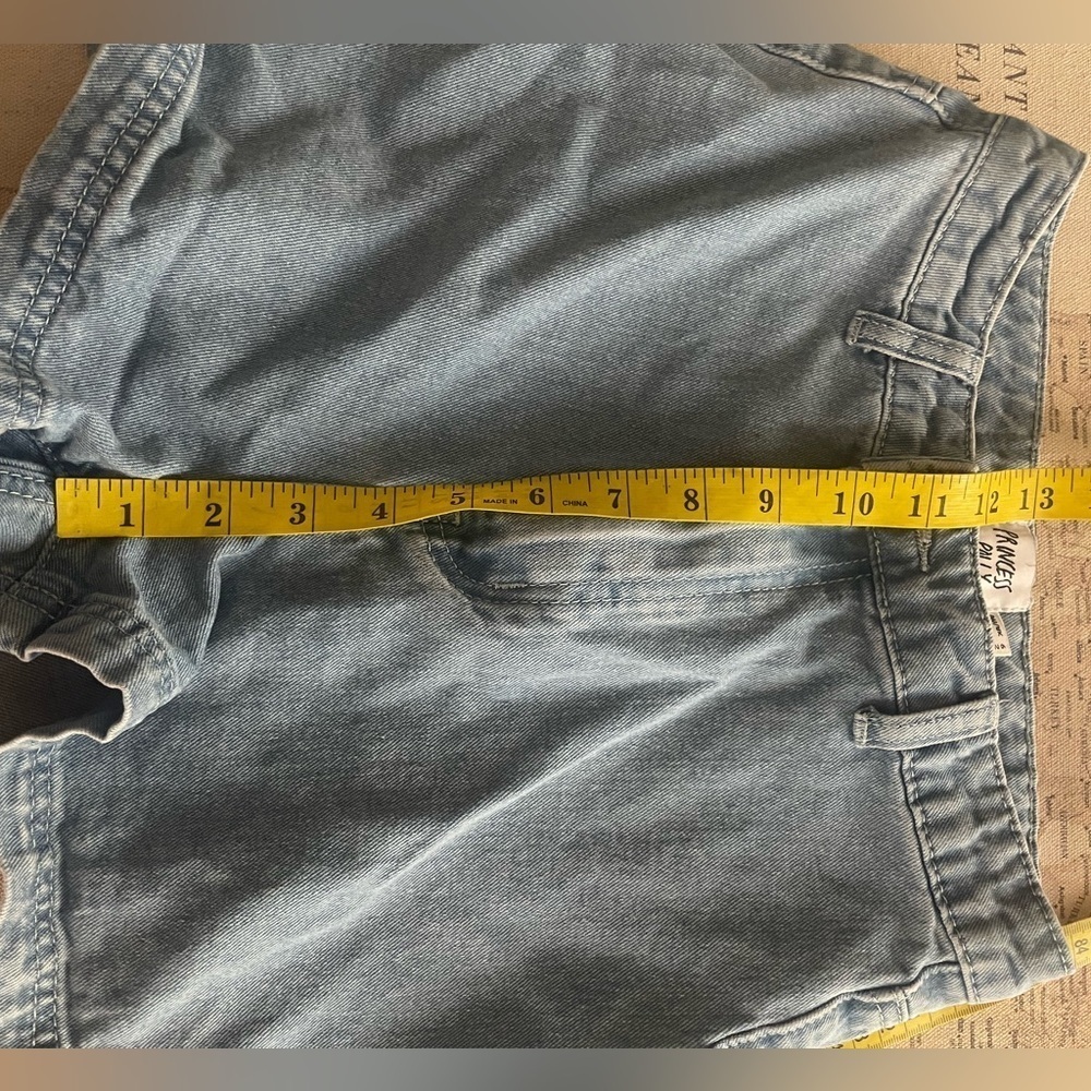 Princess Polly High Rise Denim Shorts Size 2 - Picture 9 of 11